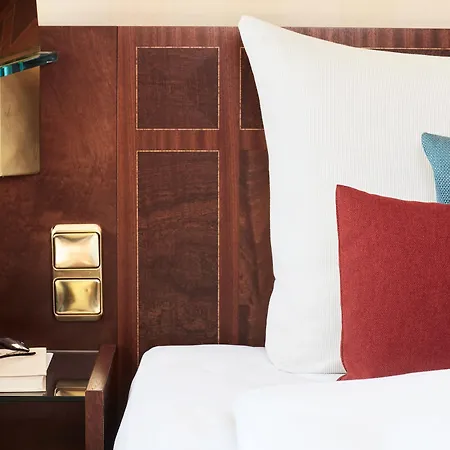 Living Kanzler Otel Bonn