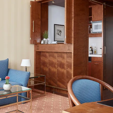 Living Kanzler Hotel Bonn