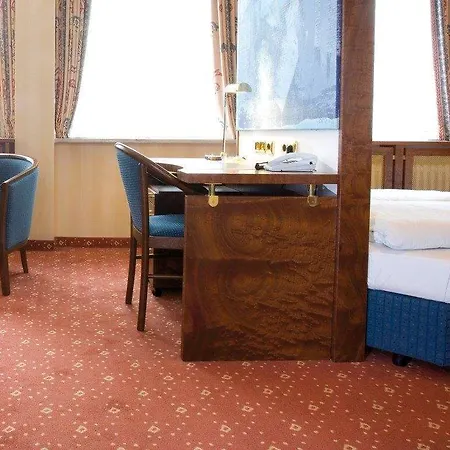 Living Kanzler Otel 4*