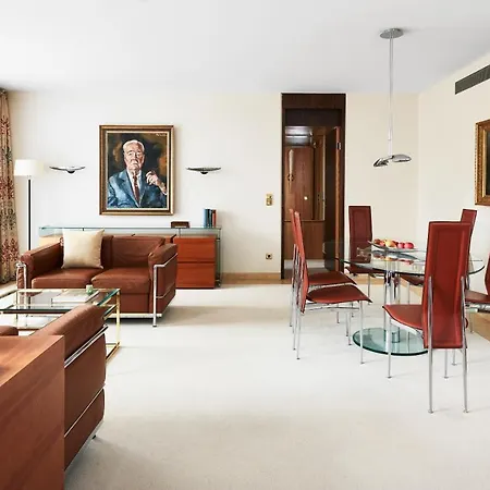 Living Kanzler Hotel