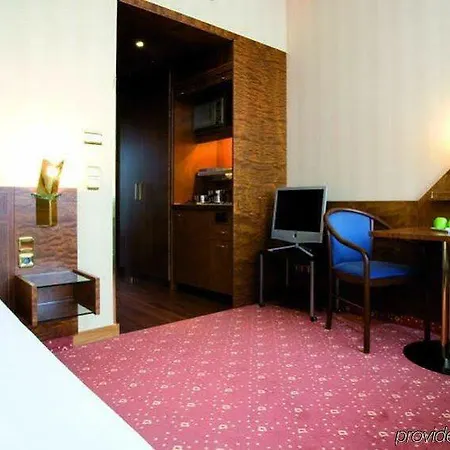 Living Kanzler Otel Bonn