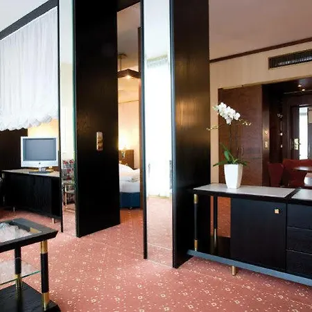 Living Kanzler Otel Bonn