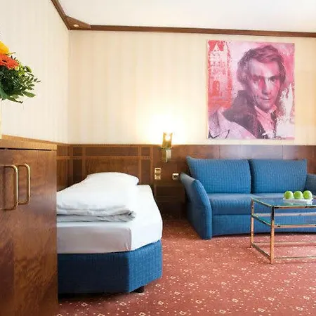 Living Kanzler Otel Bonn